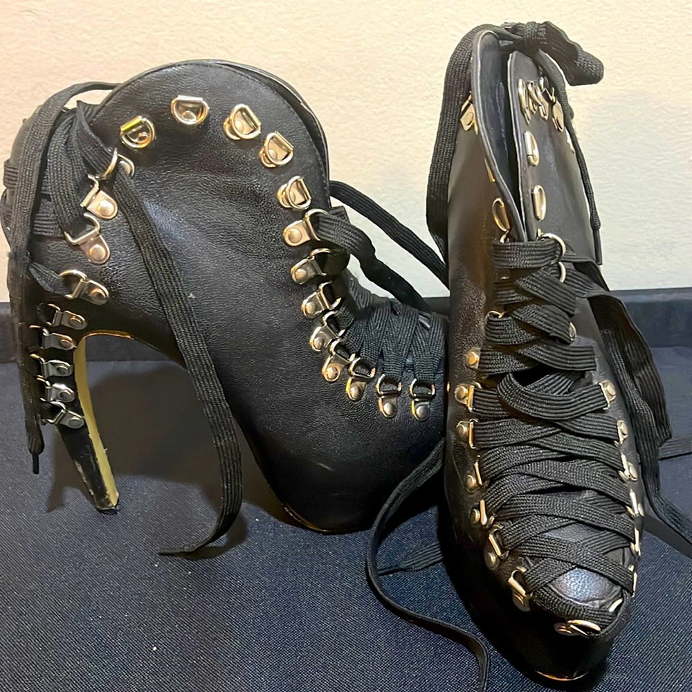 Reskins black heels
